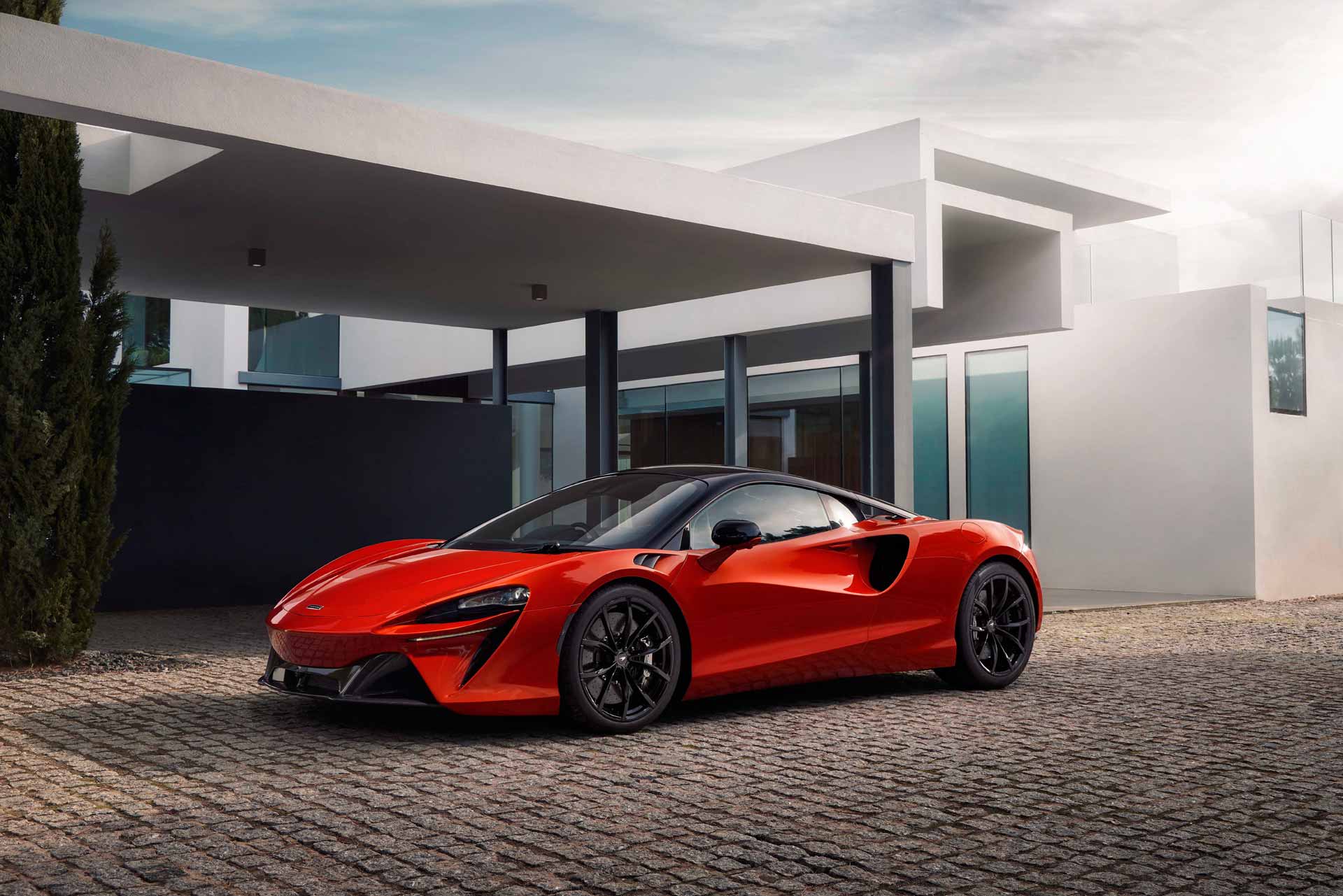 13519-McLarenArtura
