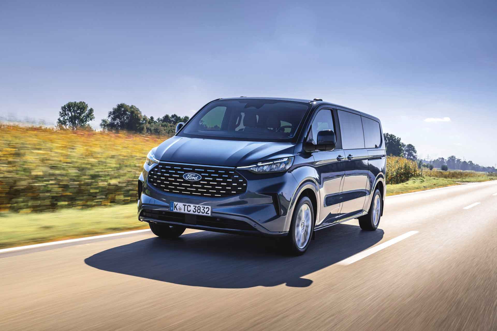 Ford-Tourneo-Custom-1