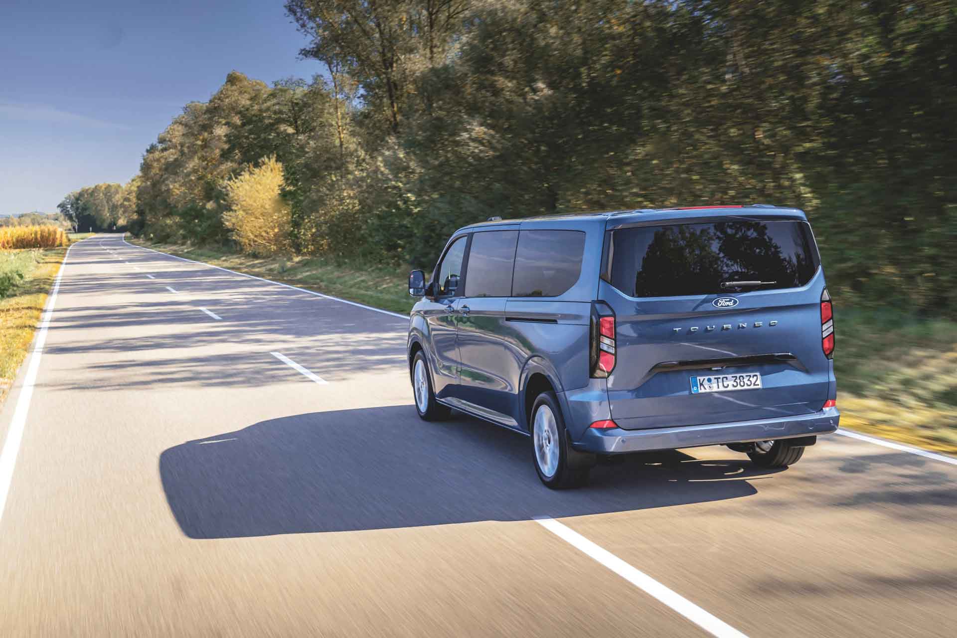Ford-Tourneo-Custom-2